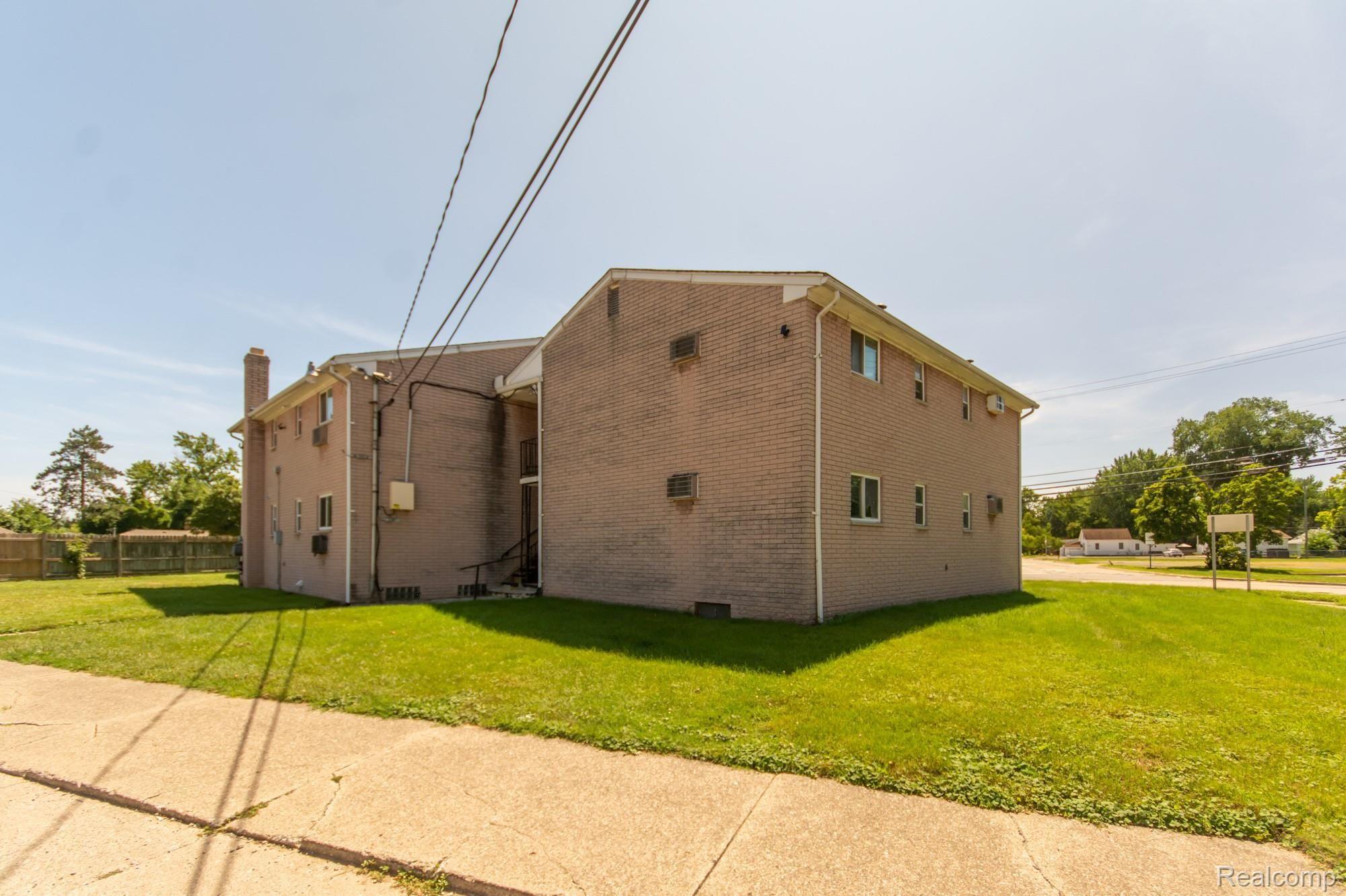 127 Rathbone Street, Unit 131 Mount Clemens, MI 48043 - Photo 27 of 28 DSC_4825.jpg