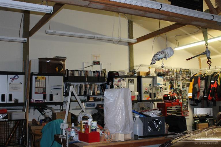 13562 Southeast Cayuse Road Prineville, OR 97754 - Photo 15 of 21 shop area of garage/shop