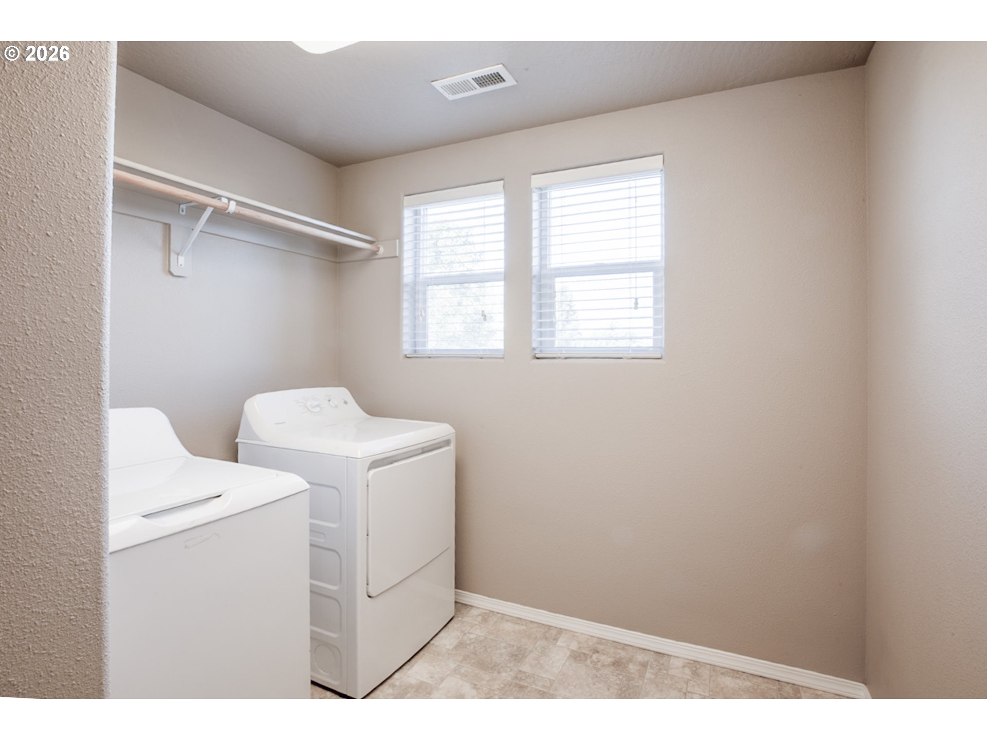 2952 Shelby Way Eugene, OR 97404 - Photo 21 of 25 a utility room with dryer and washer