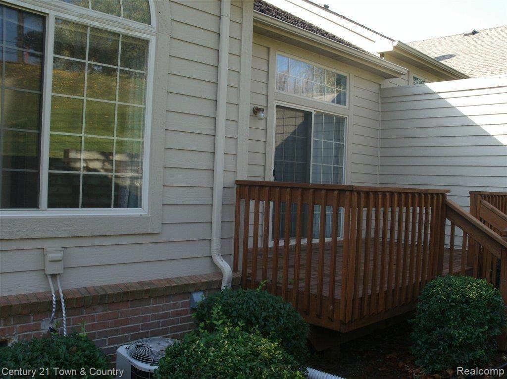 879 Ridgeside Drive Milford, MI 48381 - Photo 19 of 19 GEDC0319.JPG