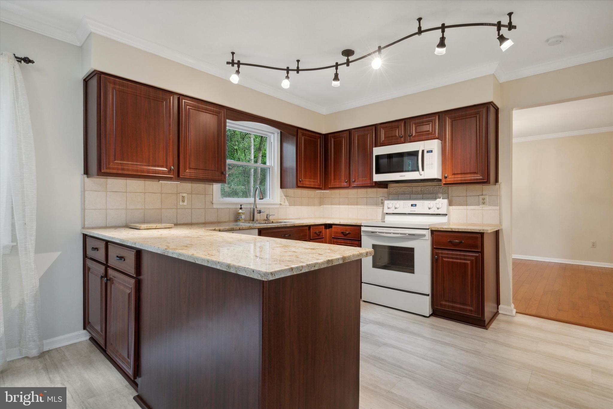 1260 Holly Road Warrington, PA 18976 - Photo 16 of 57 Kitchen