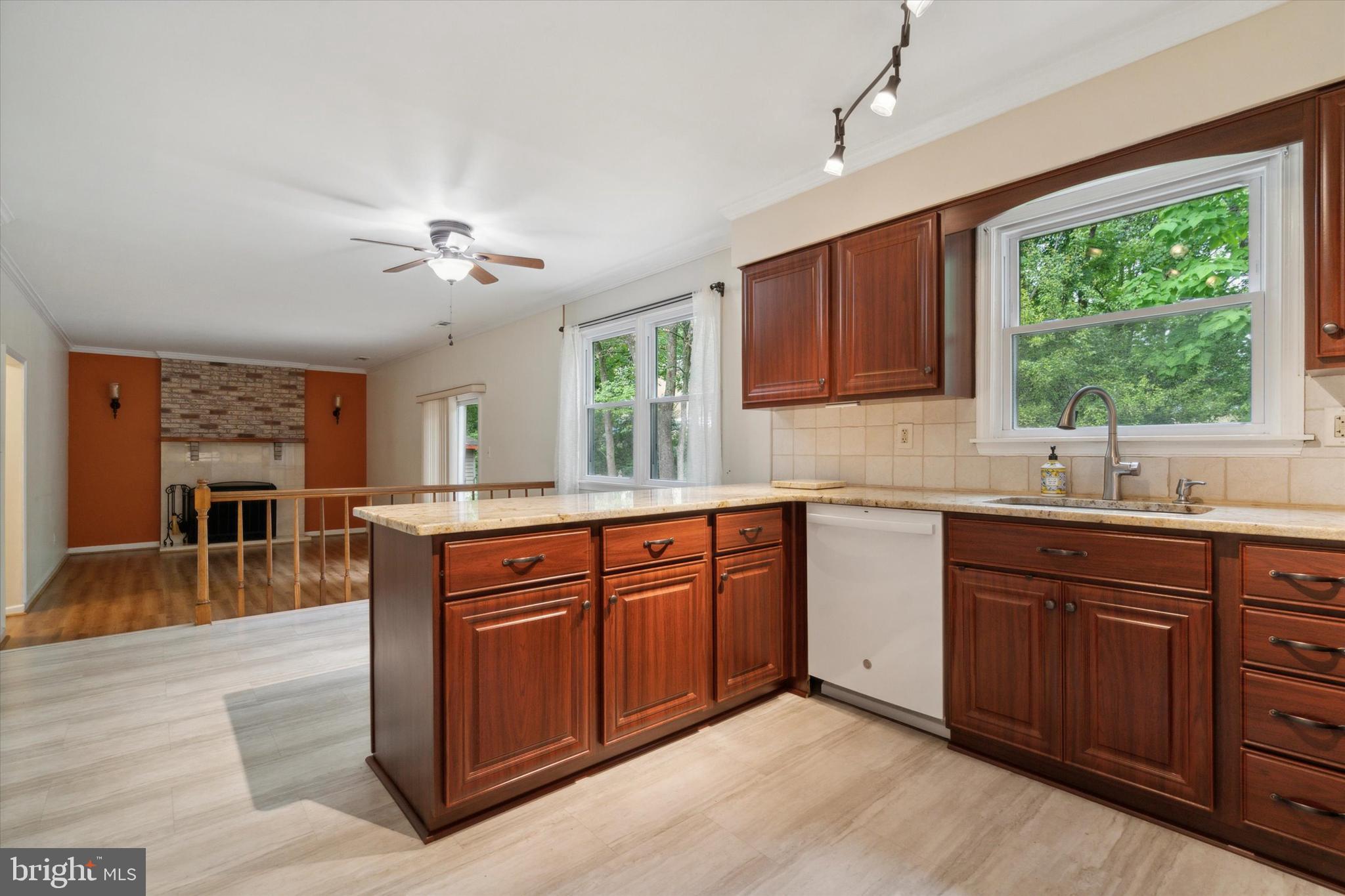 1260 Holly Road Warrington, PA 18976 - Photo 19 of 57 Kitchen