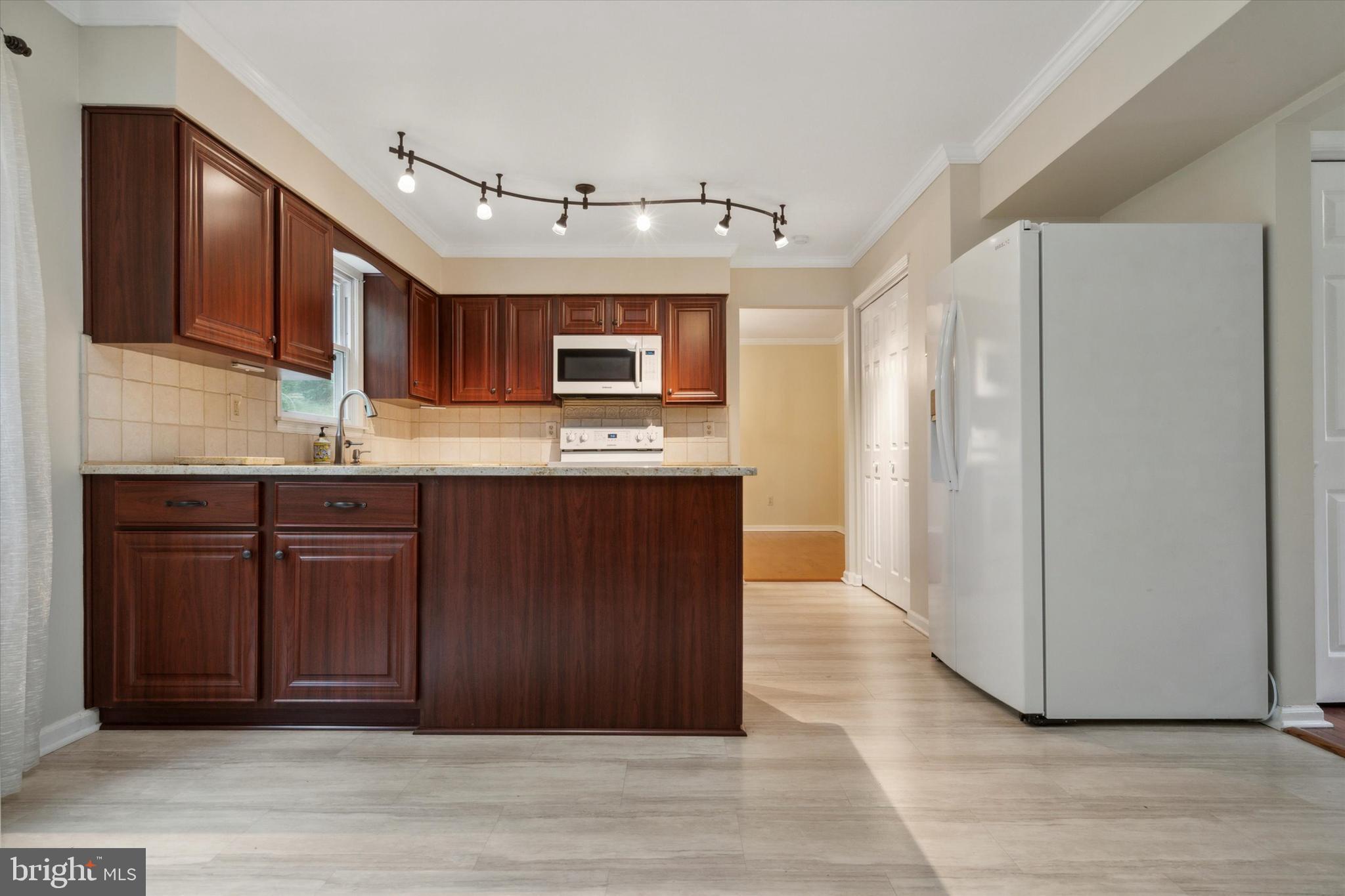 1260 Holly Road Warrington, PA 18976 - Photo 21 of 57 Kitchen