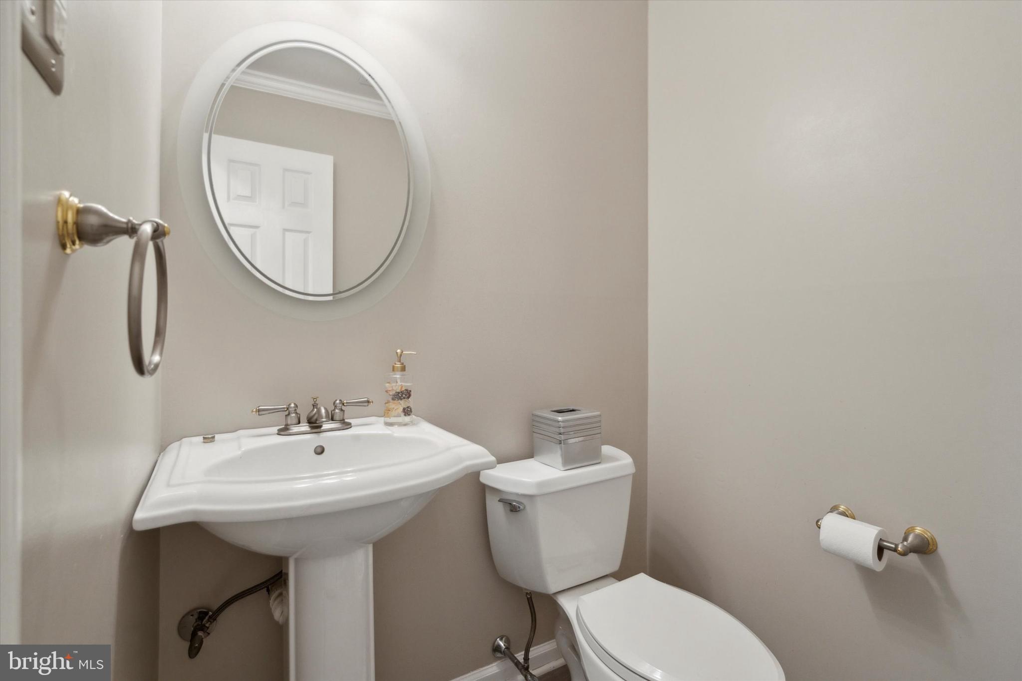 1260 Holly Road Warrington, PA 18976 - Photo 29 of 57 Powder Room