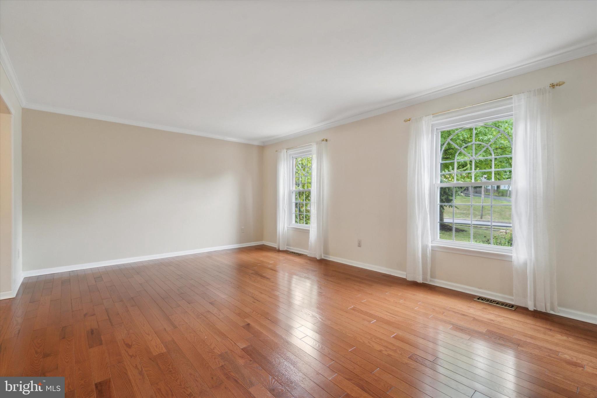 1260 Holly Road Warrington, PA 18976 - Photo 9 of 57 Living room