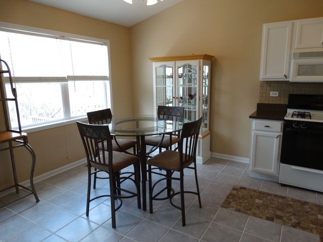 544 Birch Road Woodstock, IL 60098 - Photo 4 of 25 a dining room with furniture and window