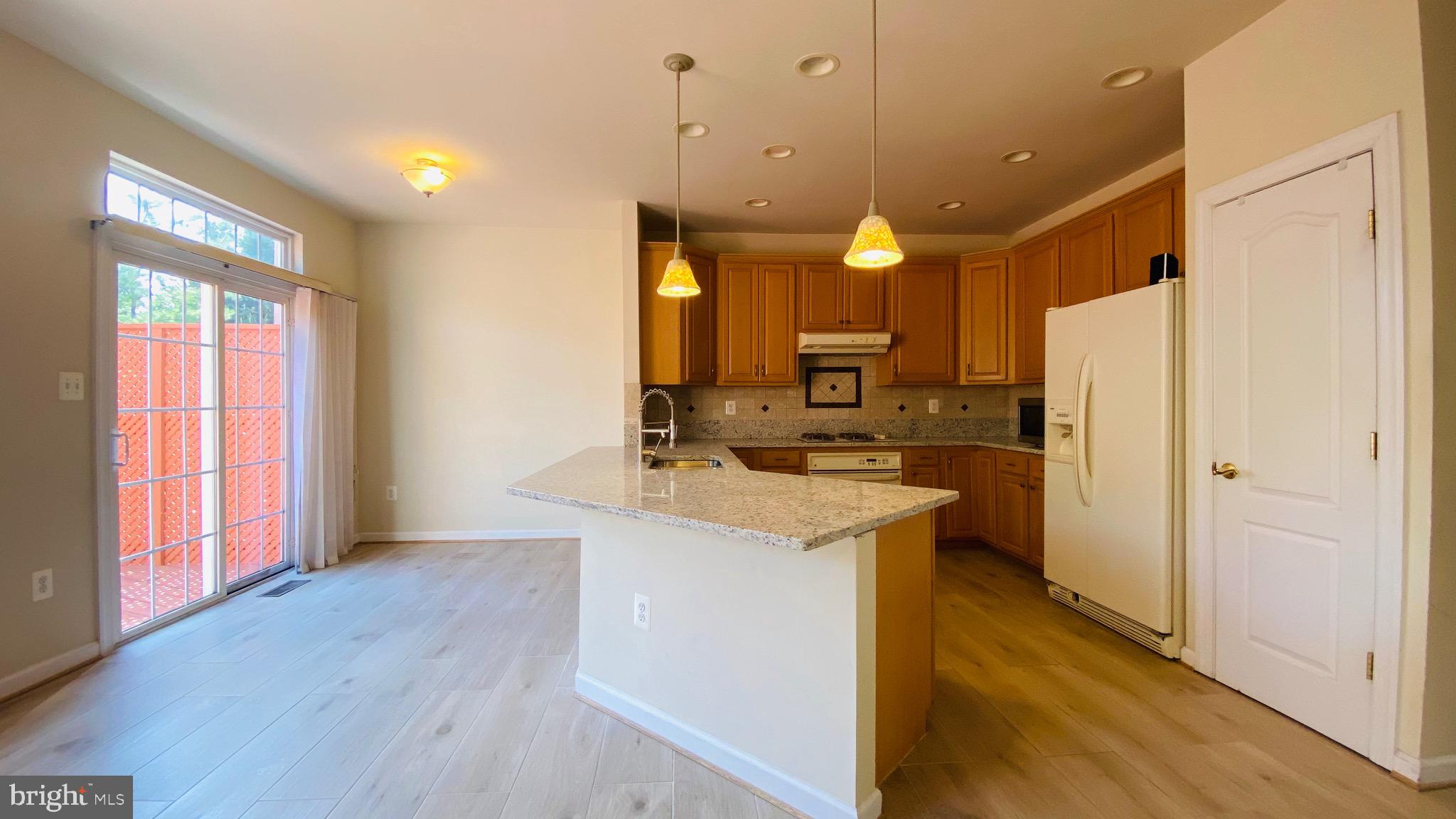 8853 Modano Place Fairfax, VA 22031 - Photo 13 of 32 Breakfast node and kitchen