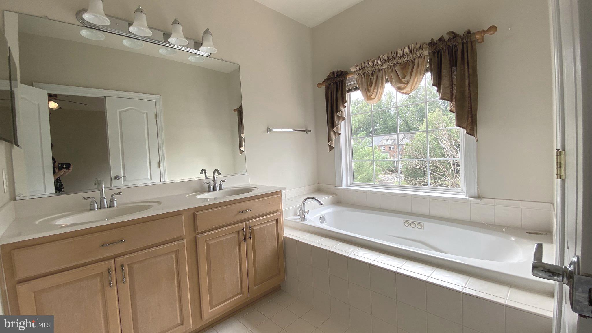 8853 Modano Place Fairfax, VA 22031 - Photo 20 of 32 Master bathroom