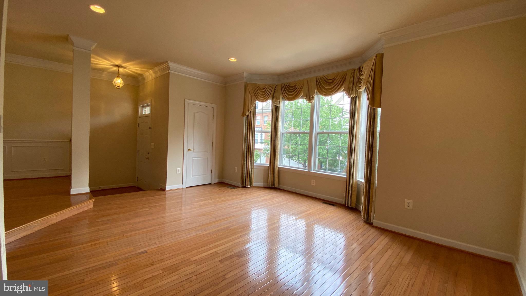 8853 Modano Place Fairfax, VA 22031 - Photo 6 of 32