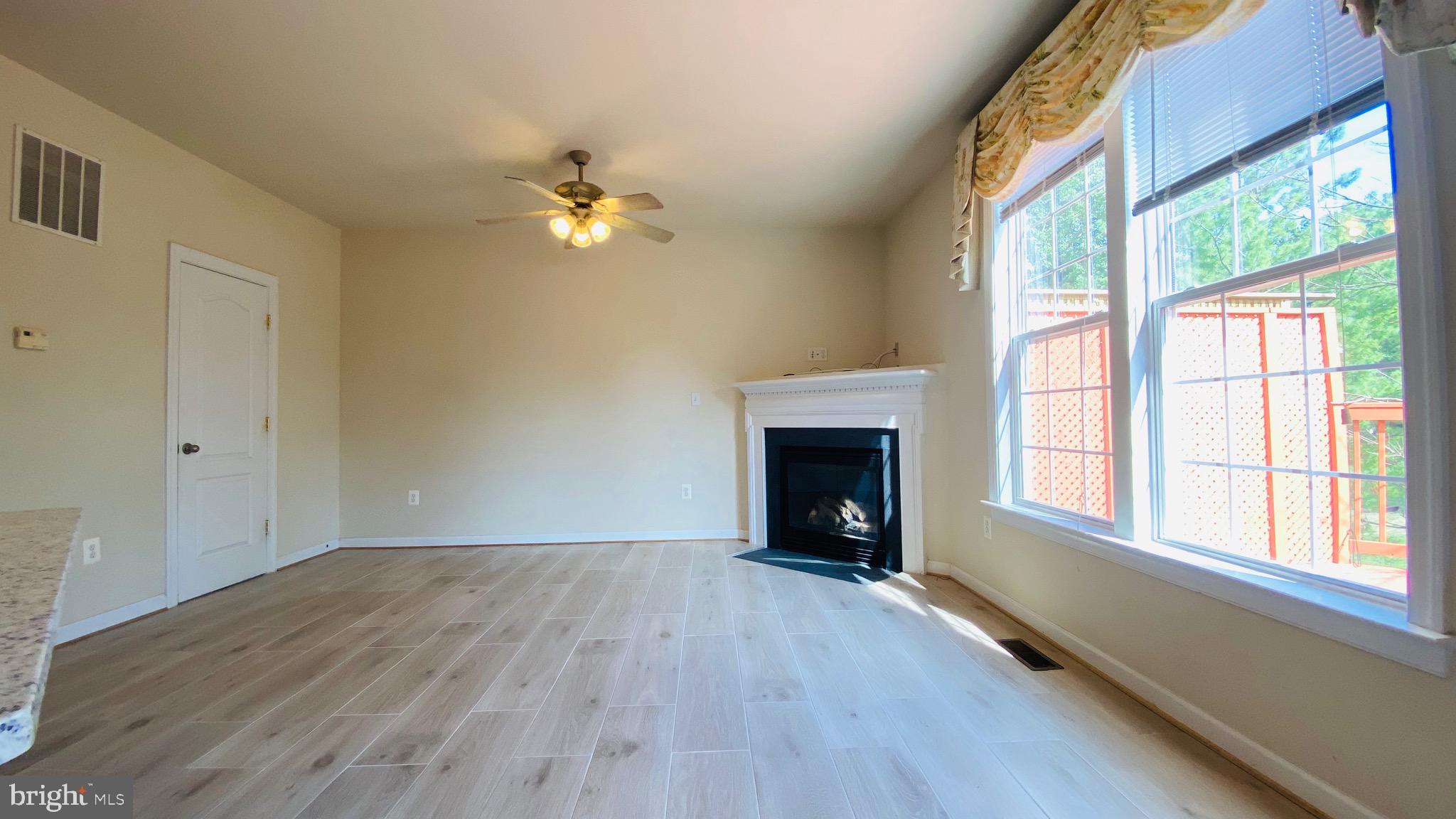 8853 Modano Place Fairfax, VA 22031 - Photo 10 of 32 Family room