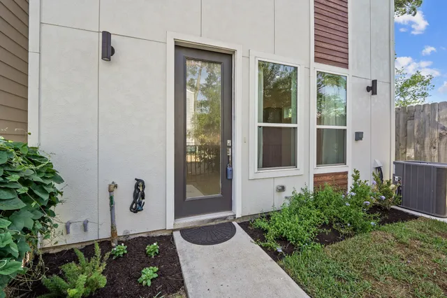 $2,250 | 594 Janisch Road, Houston, TX 77018