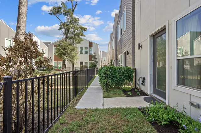 $2,250 | 594 Janisch Road, Houston, TX 77018