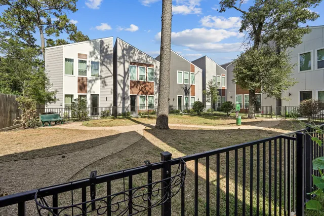 $2,250 | 594 Janisch Road, Houston, TX 77018