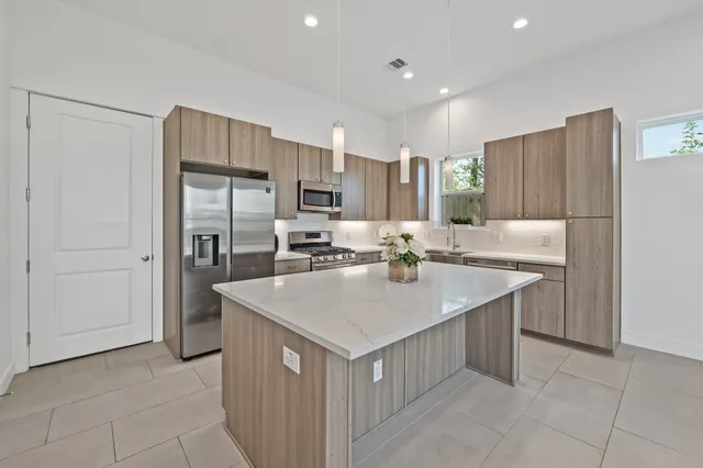 $2,250 | 594 Janisch Road, Houston, TX 77018