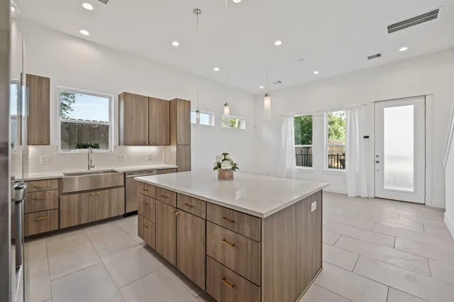 $2,250 | 594 Janisch Road, Houston, TX 77018