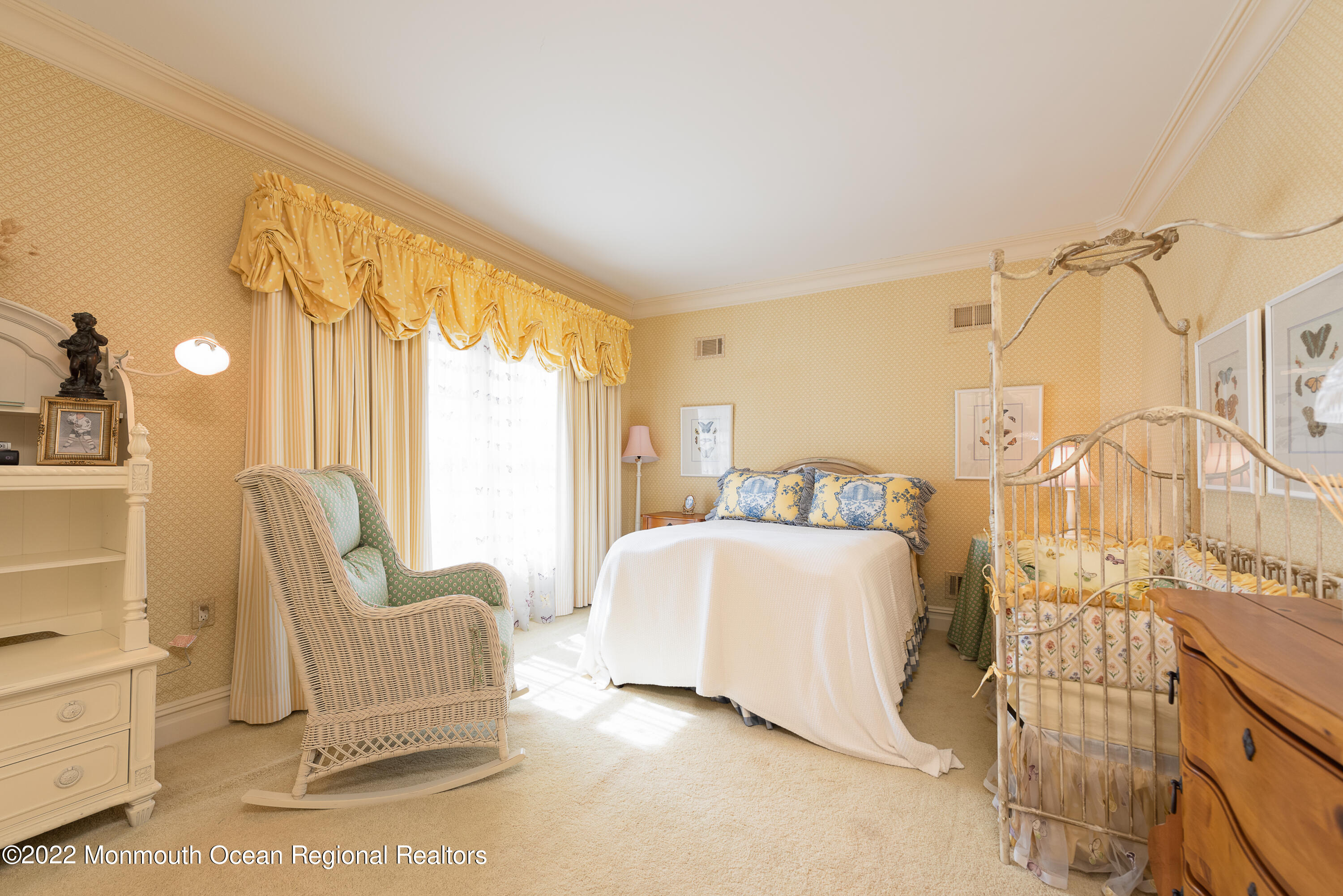 24 Conover Lane Rumson, NJ 07760 - Photo 27 of 39 a living room with furniture and a window