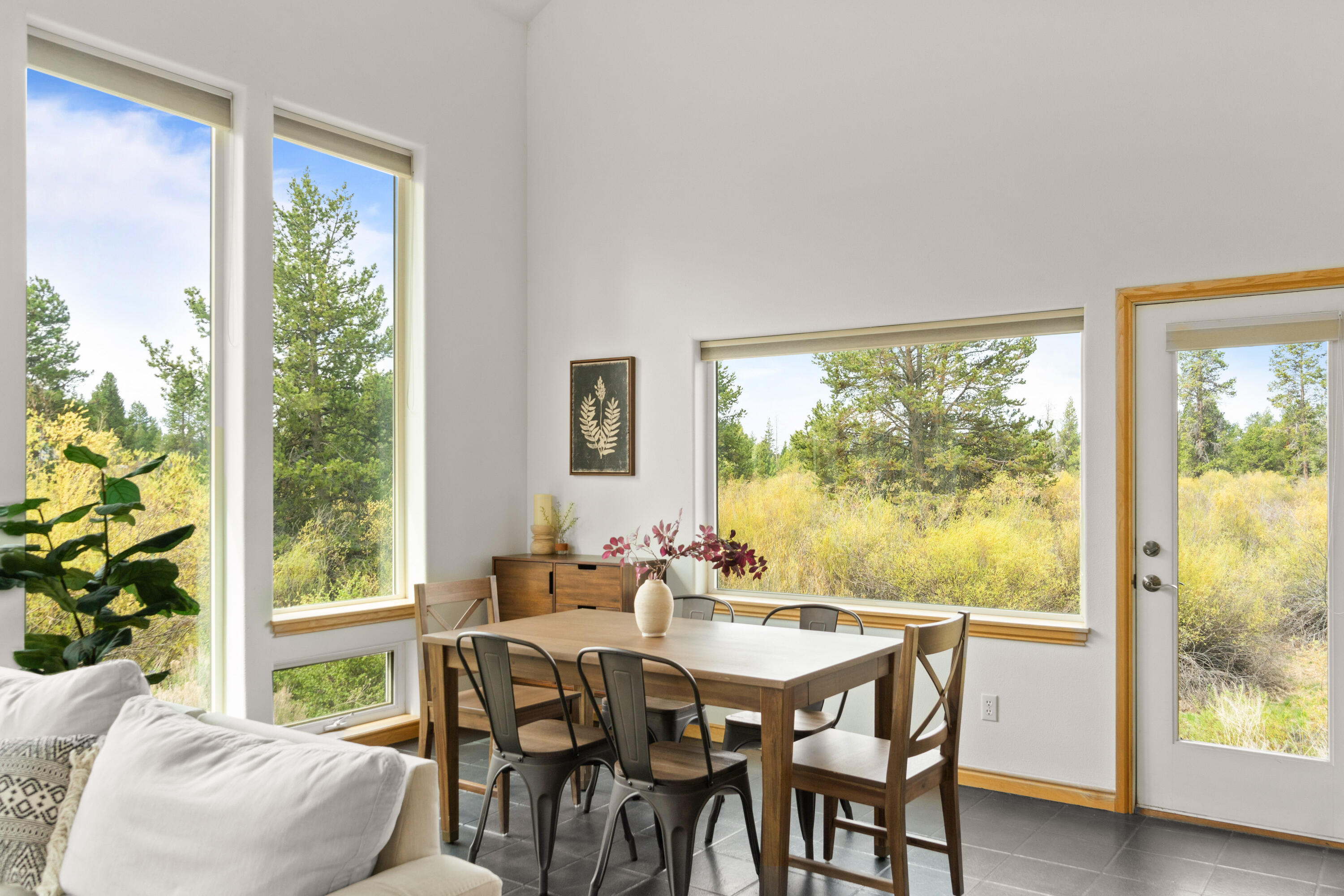 54761 Huntington Road Bend, OR 97707 - Photo 9 of 64 RileyVisualsa-66