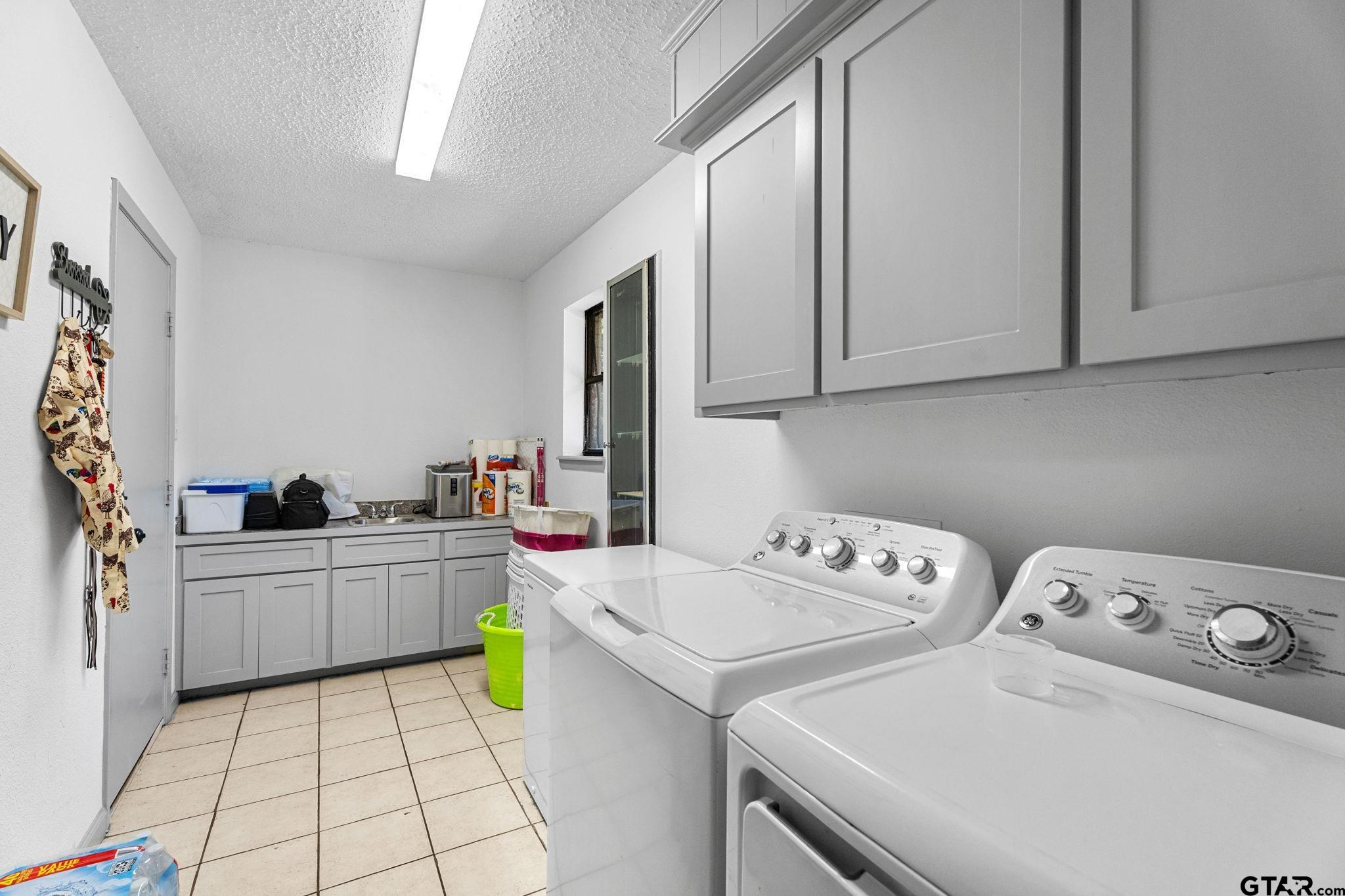 7649 Timber Circle Tyler, TX 75708 - Photo 19 of 25 a kitchen with a cabinets and appliances