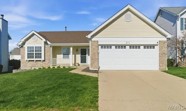 $559,900 | 211 Cheval Square Drive, Chesterfield, MO 63005