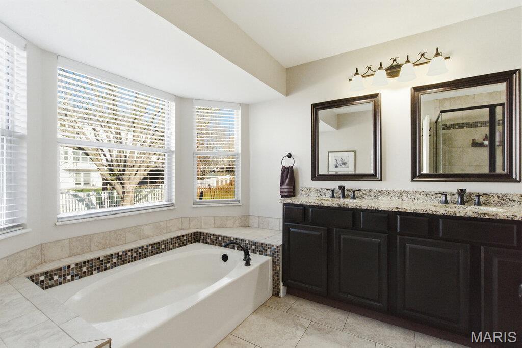 211 Cheval Square Drive Chesterfield, MO 63005 - Photo 21 of 57