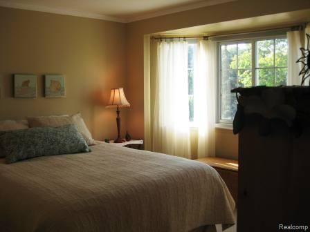 693 Kentucky Drive Rochester, MI 48307 - Photo 15 of 22 2nd Bedroom