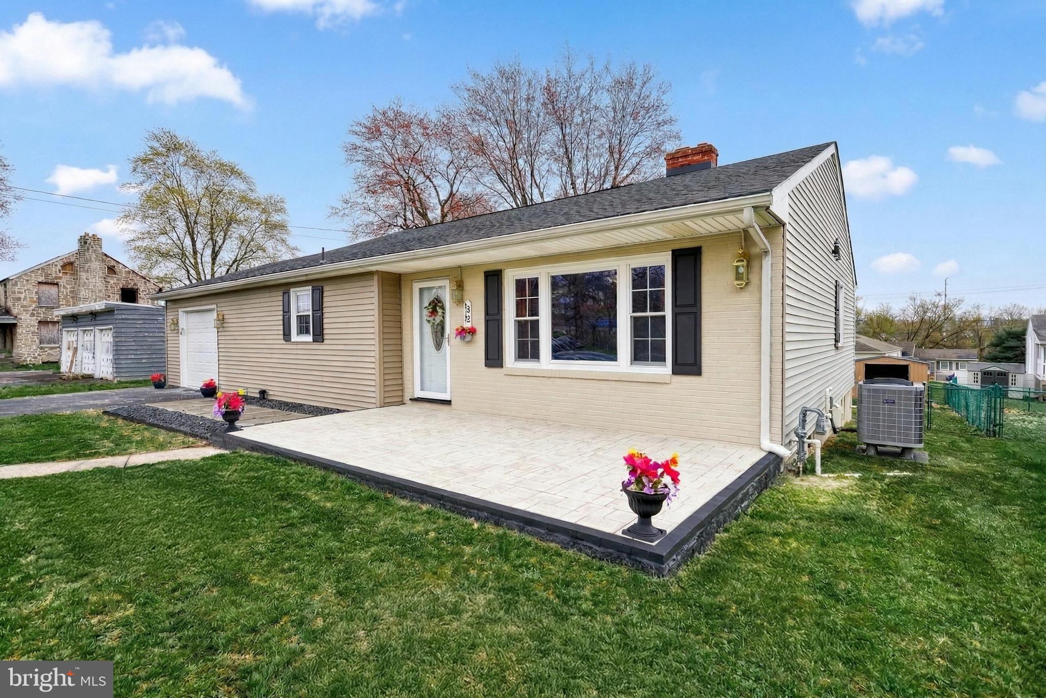 1312 Whiteford Road York, PA 17402 - Photo 4 of 42