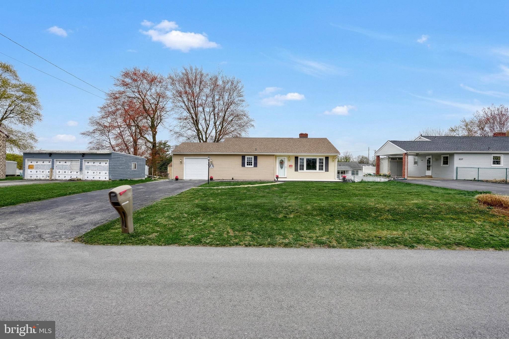 1312 Whiteford Road York, PA 17402 - Photo 5 of 42