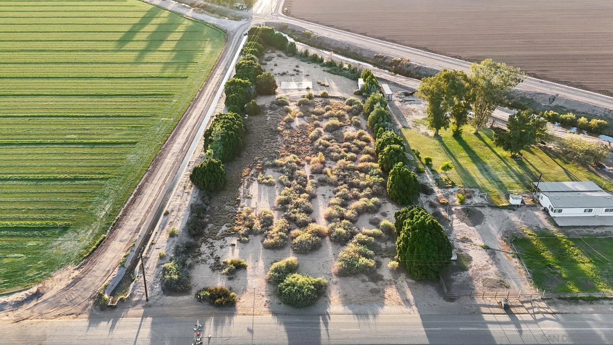 2465 Meloland Road, Unit 1 El Centro, CA 92243 - Photo 23 of 26 a view of a garden