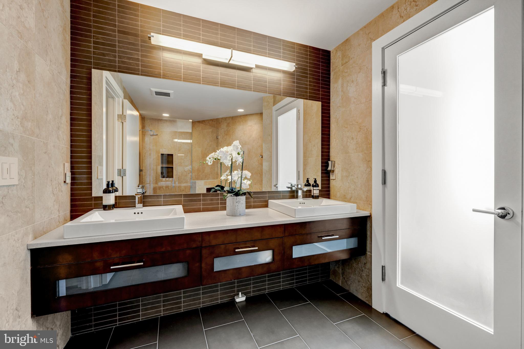 11990 Market Street, Unit 2112 Reston, VA 20190 - Photo 26 of 92 Secondary Bathroom