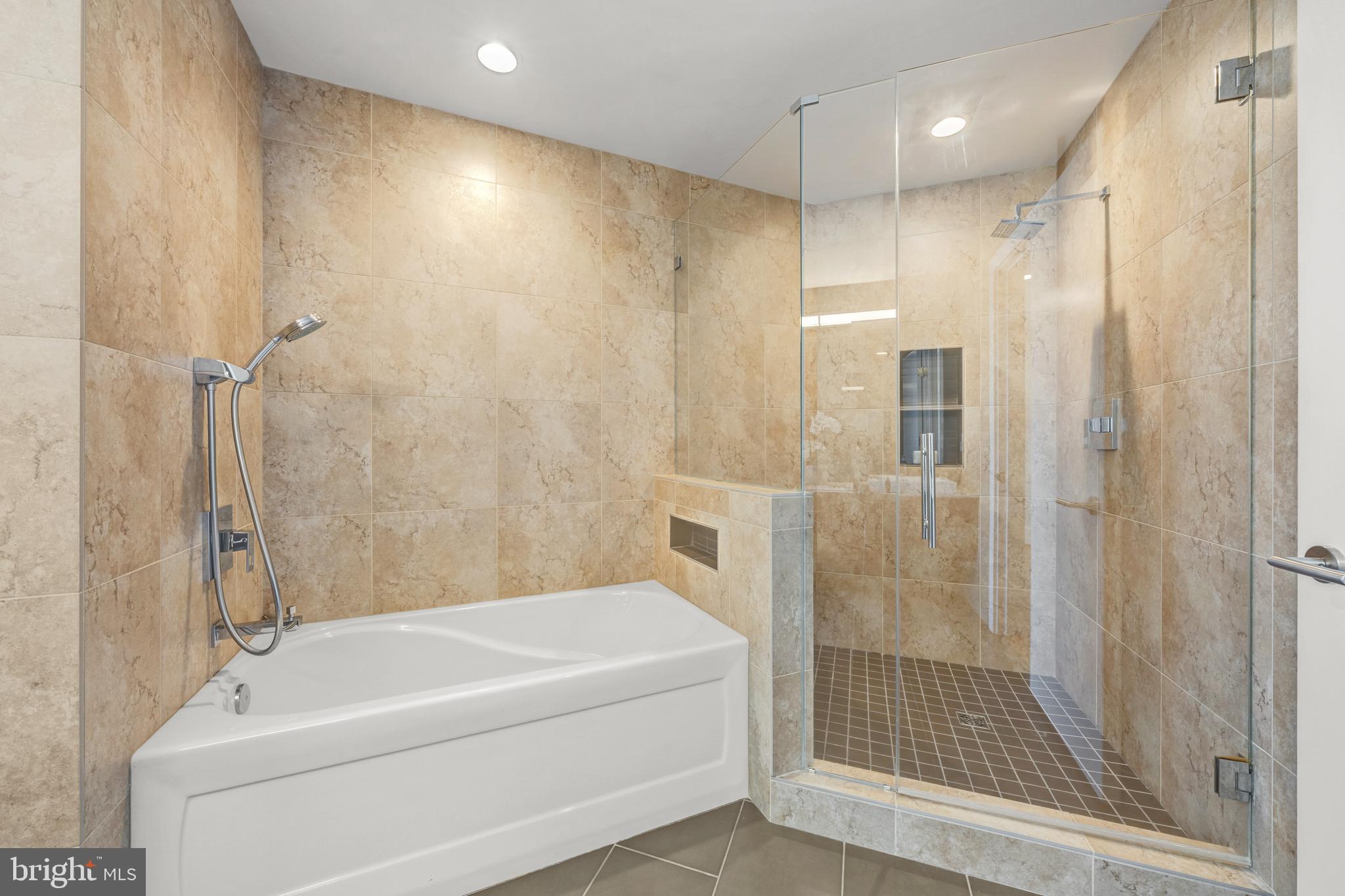 11990 Market Street, Unit 2112 Reston, VA 20190 - Photo 27 of 92 Secondary Bathroom