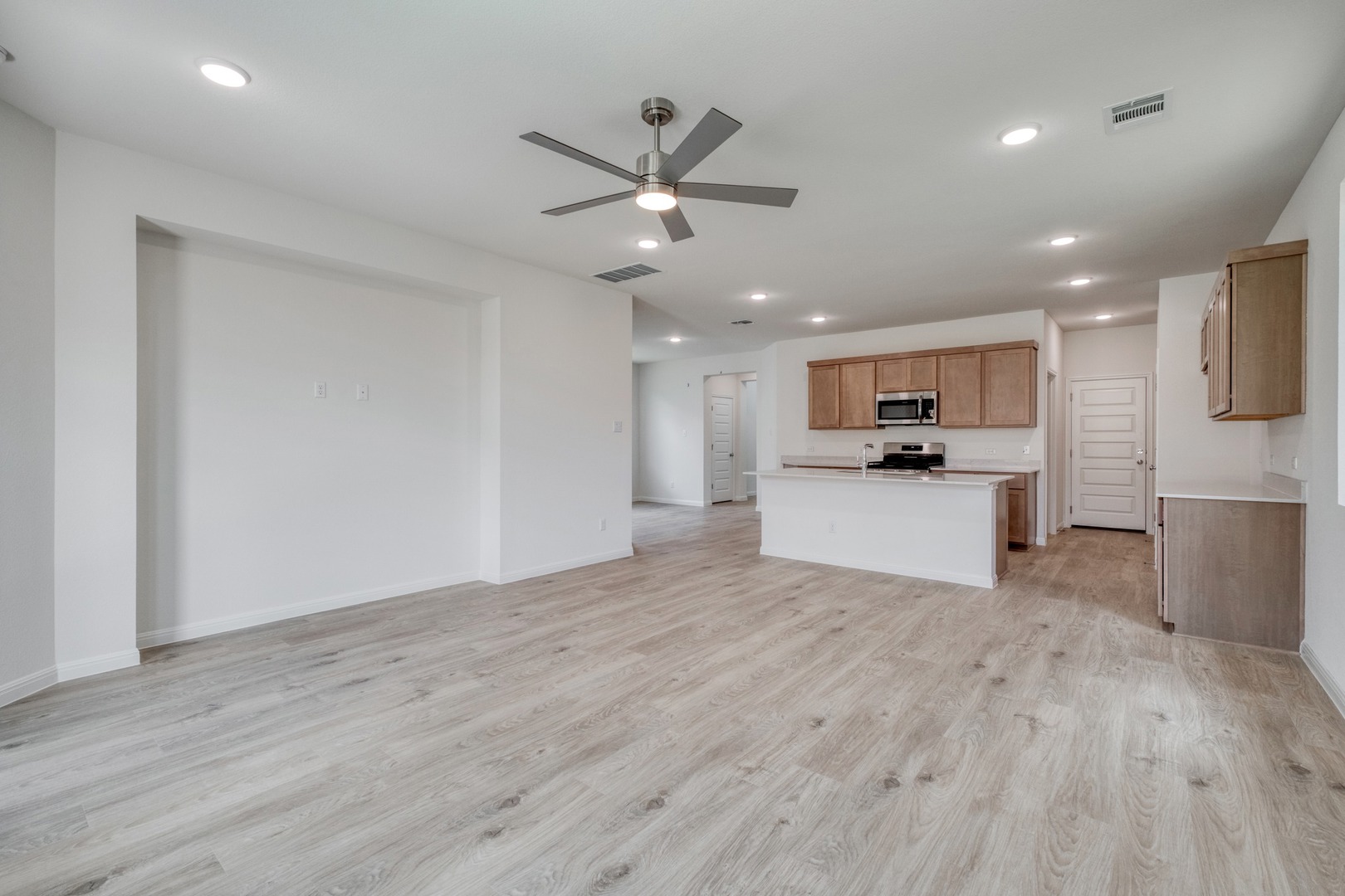 180 Hornet Street Elgin, TX 78621 - Photo 7 of 39