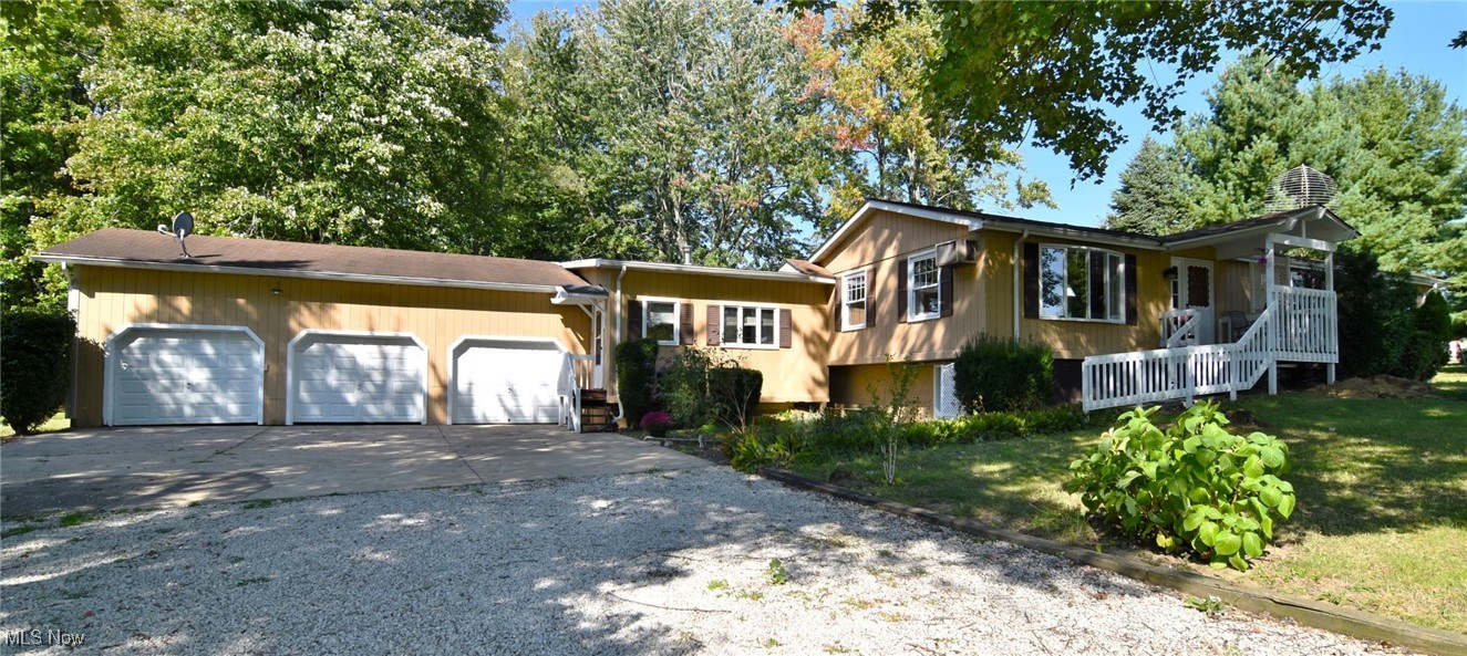 9843 Limeridge Road Mantua, OH 44255 - Photo 4 of 38