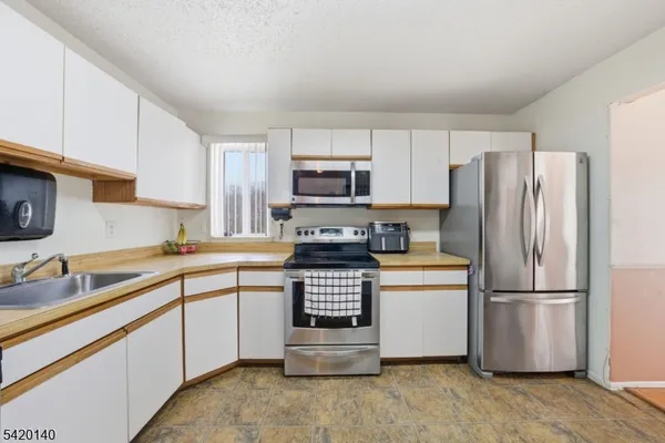 $349,900 | 58 Woods Edge Drive, Succasunna, NJ 07876