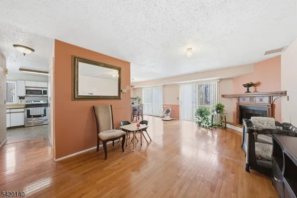 $349,900 | 58 Woods Edge Drive, Succasunna, NJ 07876