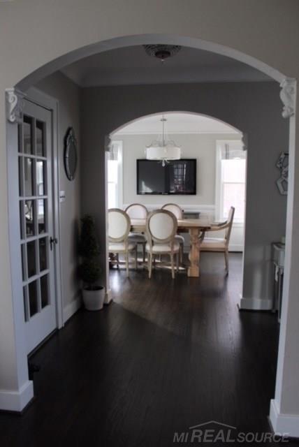 988 Roslyn Road Grosse Pointe, MI 48236 - Photo 9 of 33 31343406-8.JPG