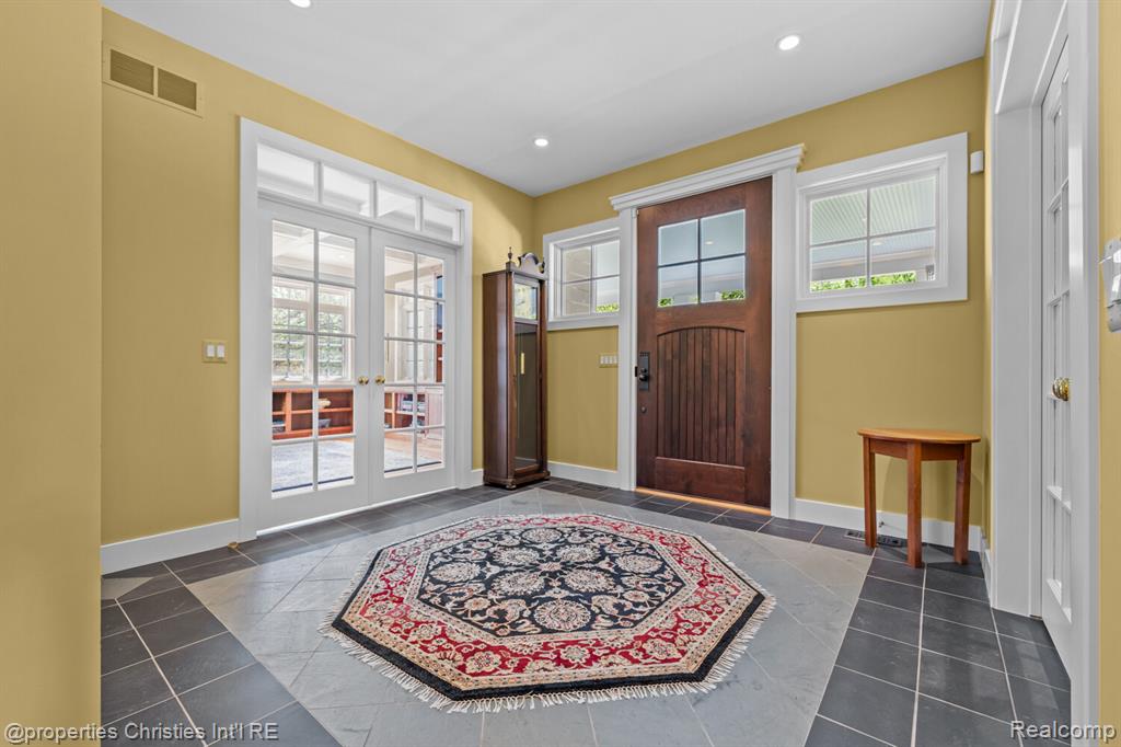 1041 Greentree Road Bloomfield Hills, MI 48304 - Photo 10 of 70
