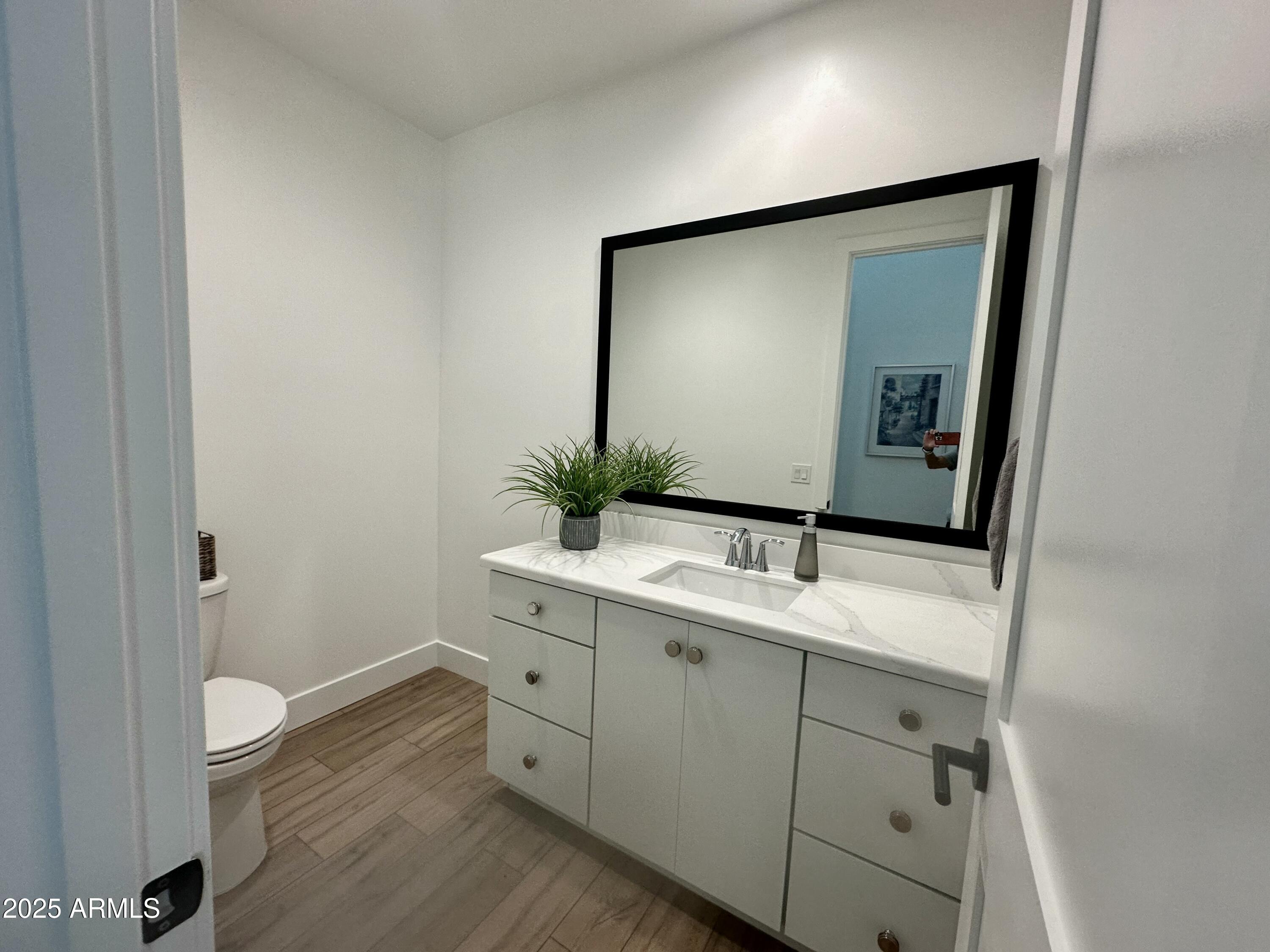 2725 East Derringer Court Gilbert, AZ 85297 - Photo 21 of 56 a bathroom with a toilet sink and mirror