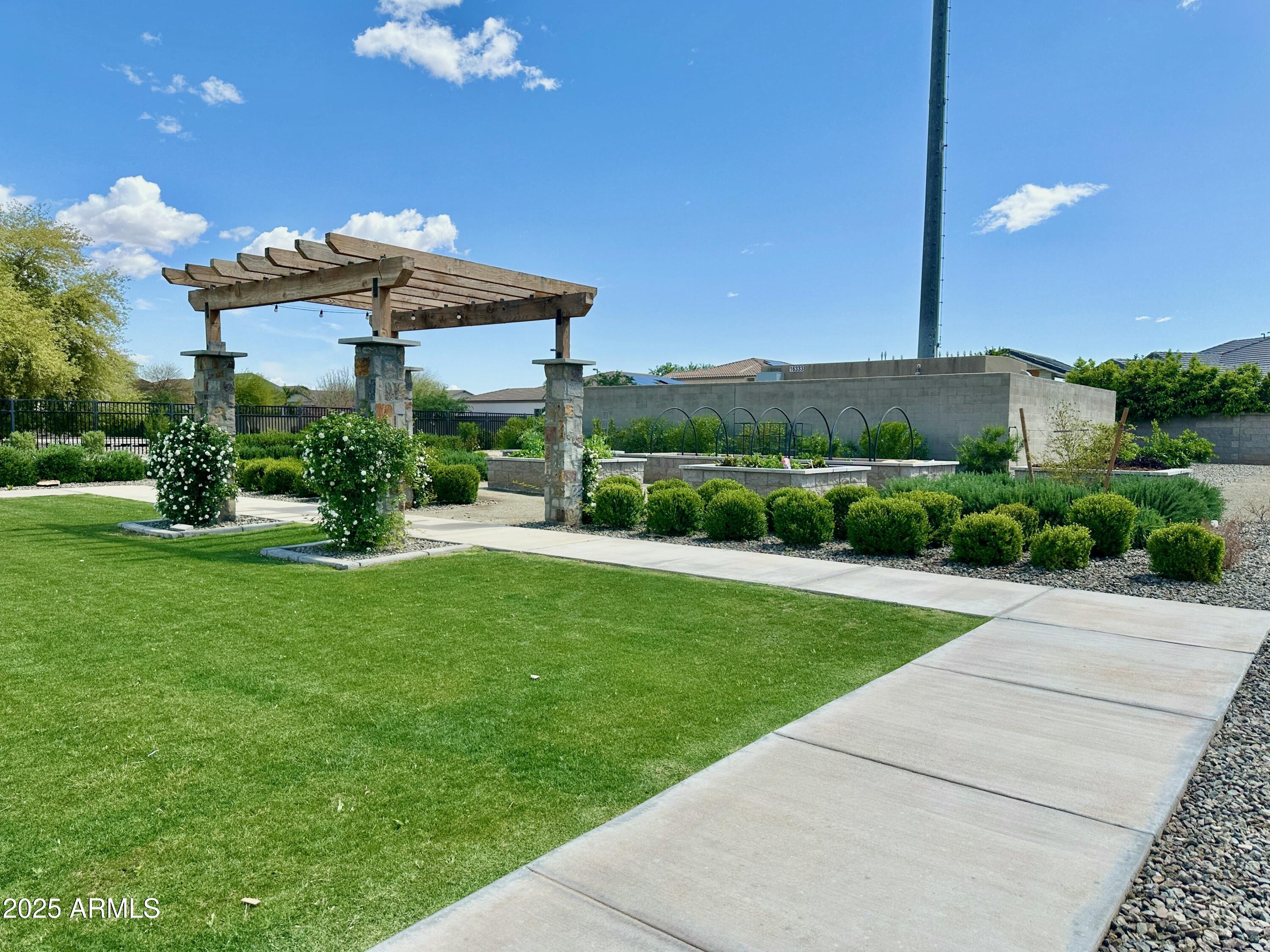2725 East Derringer Court Gilbert, AZ 85297 - Photo 48 of 56 a view of a house with a yard