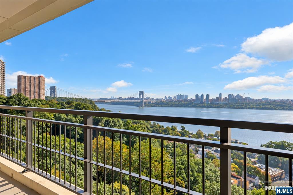 4 Horizon Road, Unit 1027 Fort Lee, NJ 07024 - Photo 8 of 19 Gallery Image 8