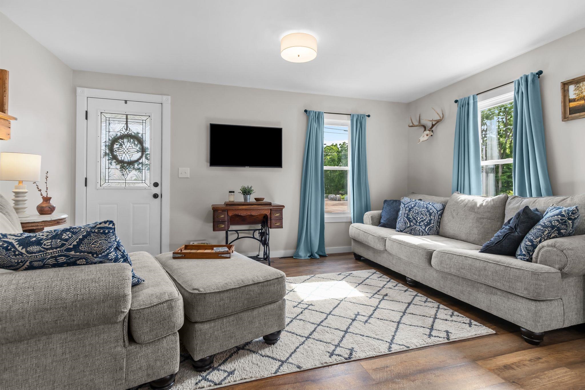 190 Division Street Iola, WI 54945 - Photo 4 of 40