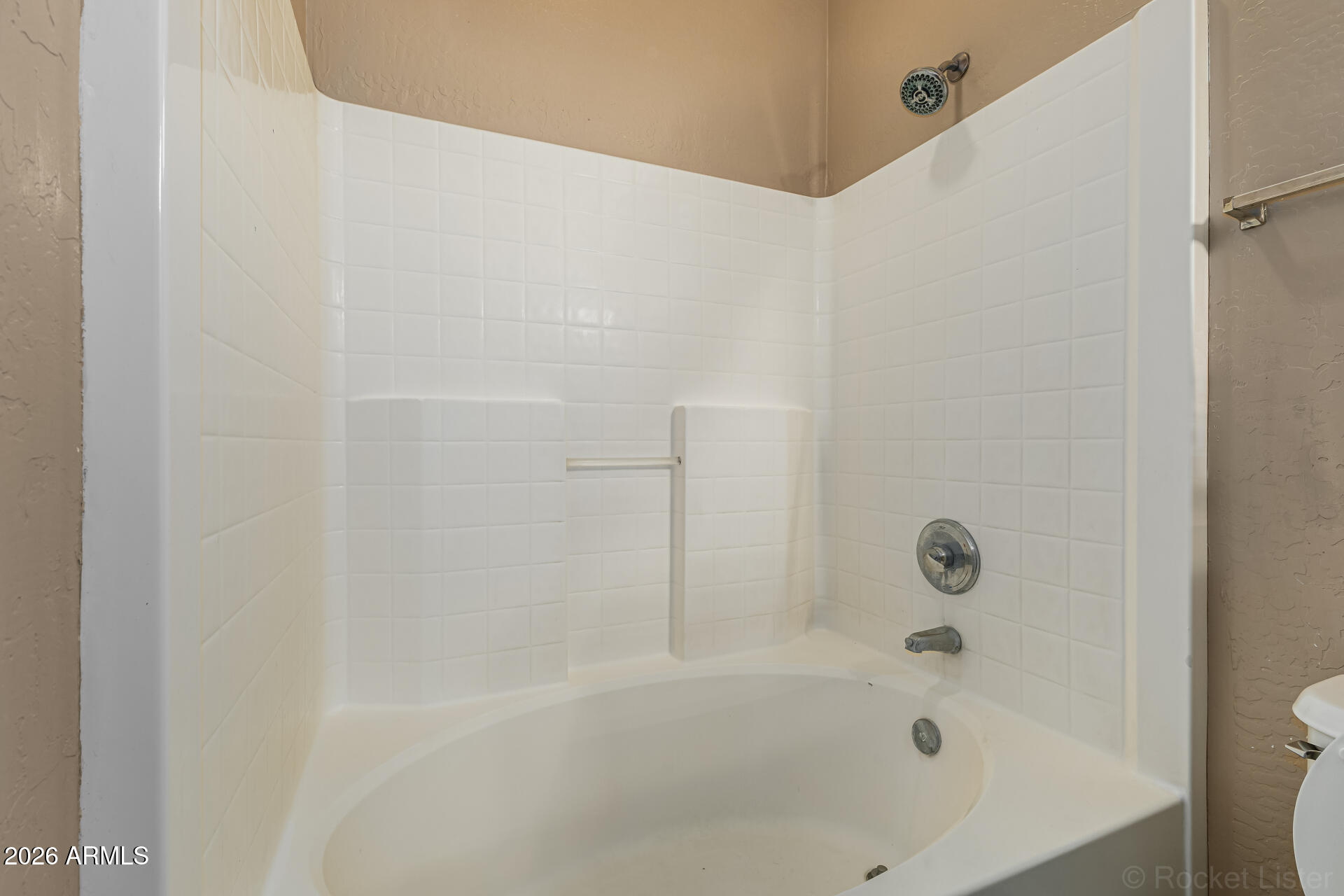 10640 West Coronado Road Avondale, AZ 85392 - Photo 13 of 26 GARDEN BATHTUB