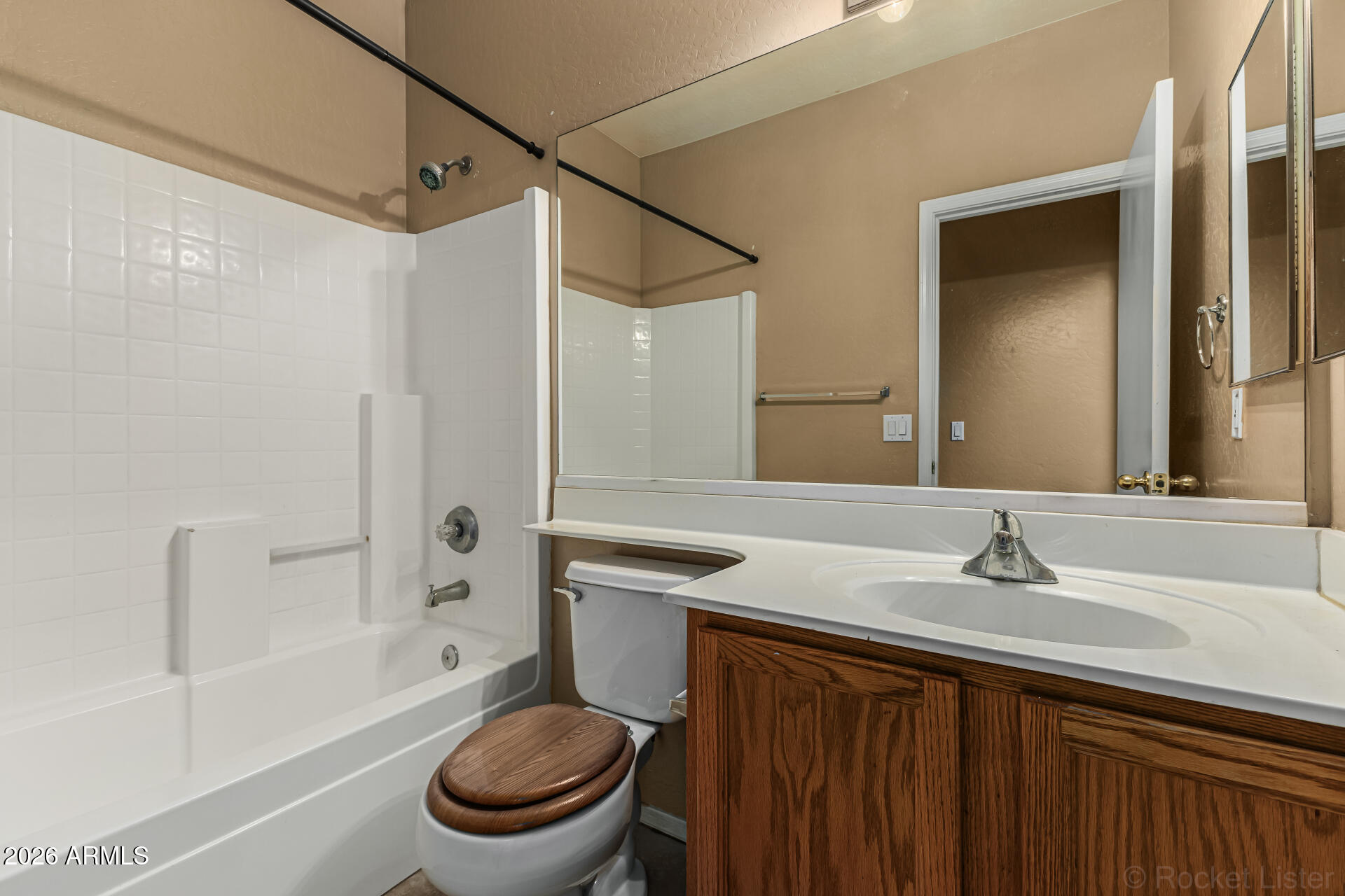 10640 West Coronado Road Avondale, AZ 85392 - Photo 19 of 26 GUEST BATHROOM