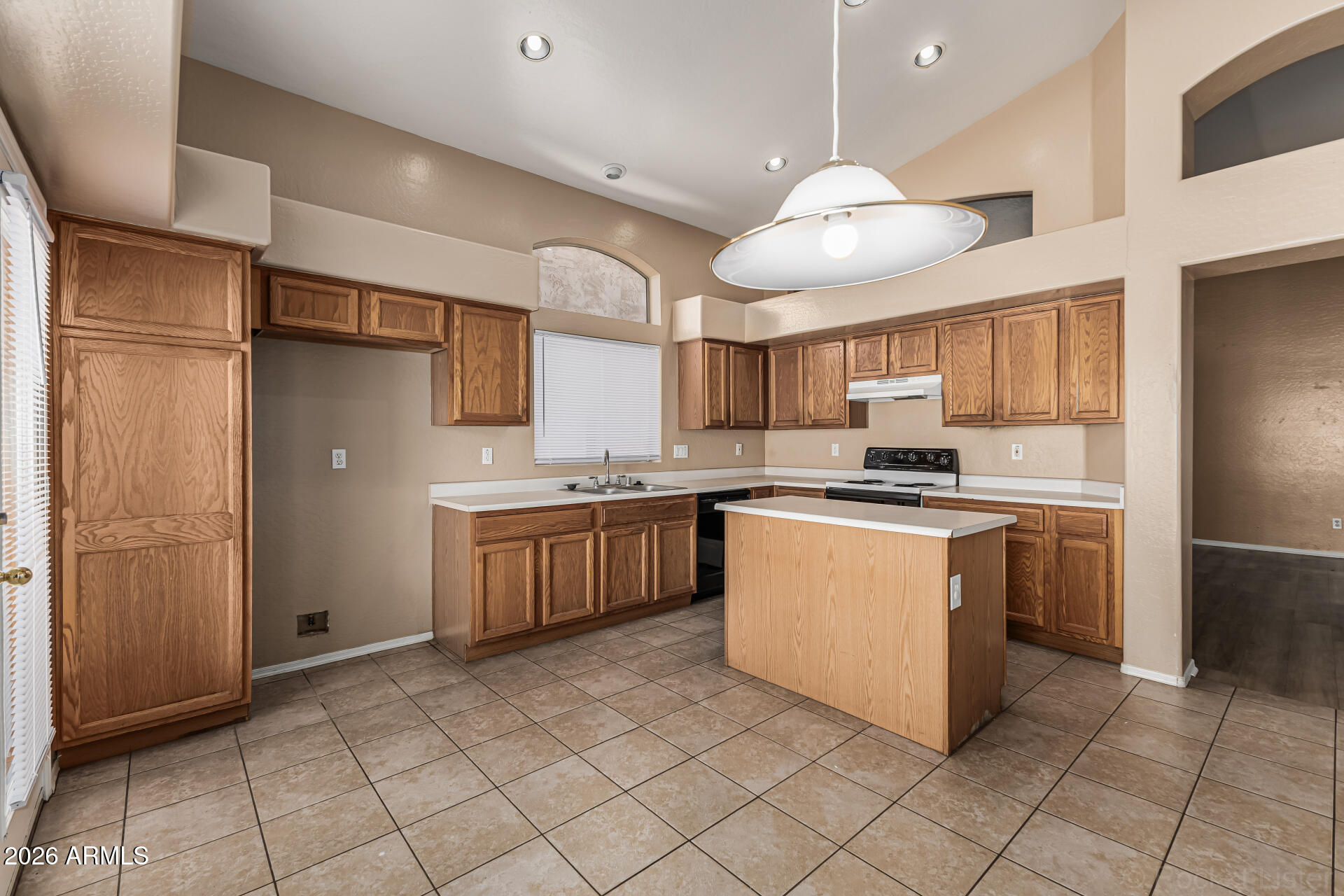 10640 West Coronado Road Avondale, AZ 85392 - Photo 3 of 26 KITCHEN