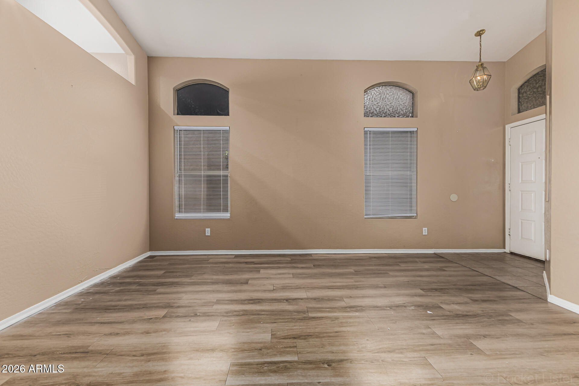 10640 West Coronado Road Avondale, AZ 85392 - Photo 7 of 26 LIVING ROOM
