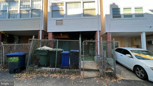 $488,000 | 225 Cromwell Terrace Northeast, Washington, DC 20002