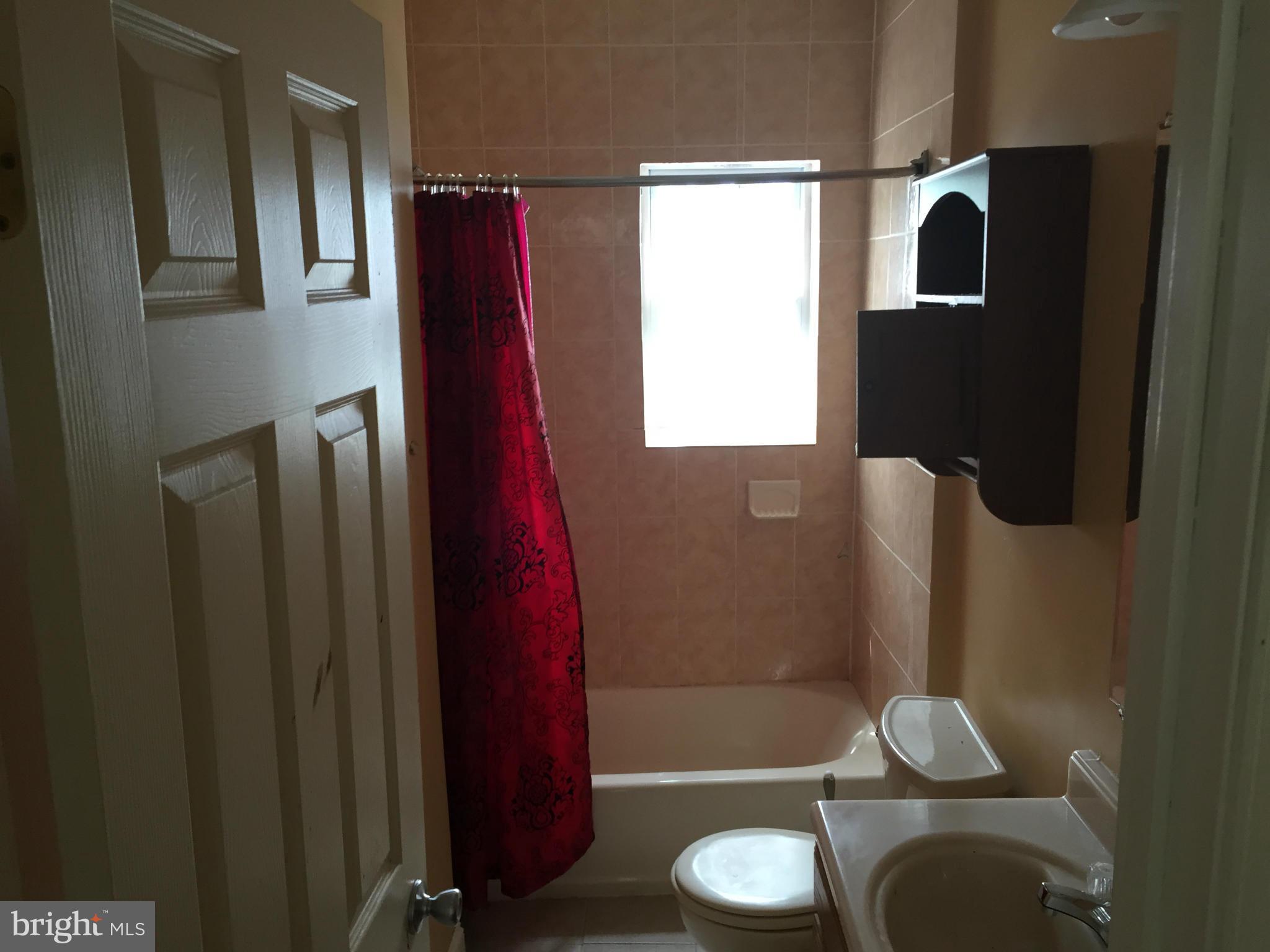 4912 Reisterstown Road Baltimore, MD 21215 - Photo 9 of 9 Bath