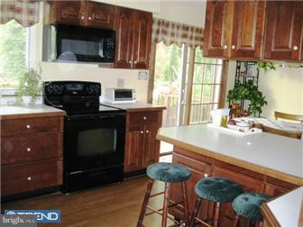 833 Longstreth Road Warminster, PA 18974 - Photo 5 of 12 Kitchen