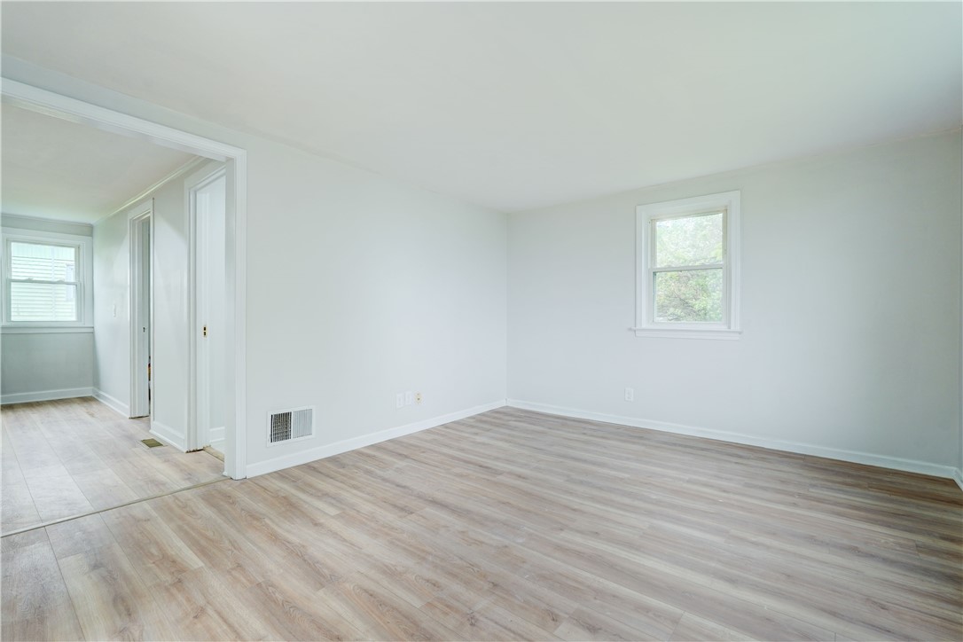 904 Lake Road Webster, NY 14580 - Photo 9 of 43