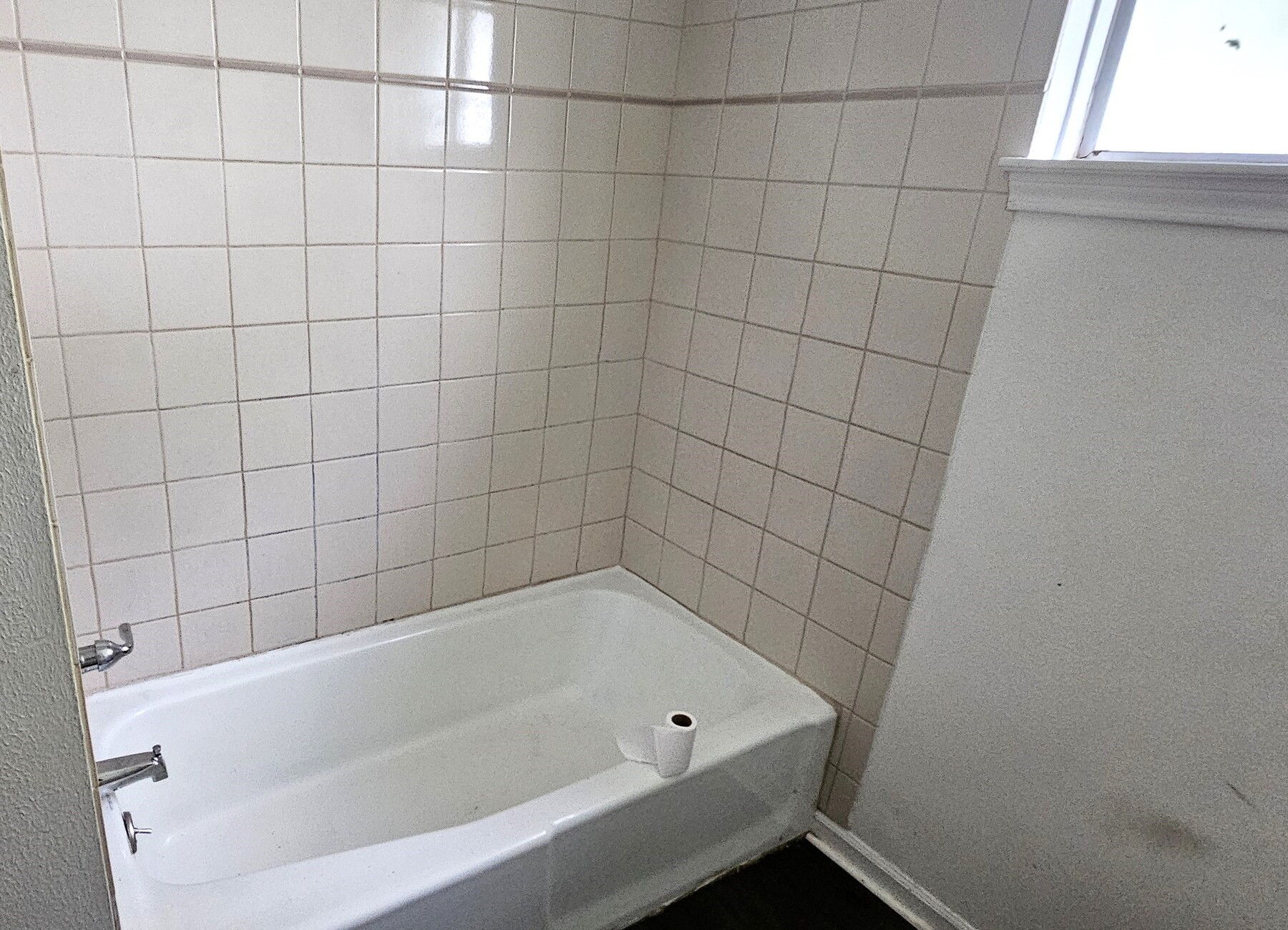 3303 Roaming Woods Lane Spring, TX 77380 - Photo 14 of 21 a bathroom with a bathtub