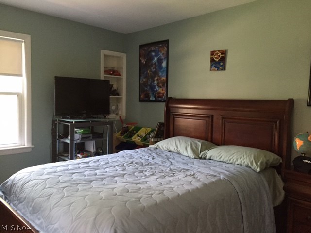 3643 Latimore Road Beachwood, OH 44122 - Photo 9 of 16 2nd Bedroom has Hardwoods.